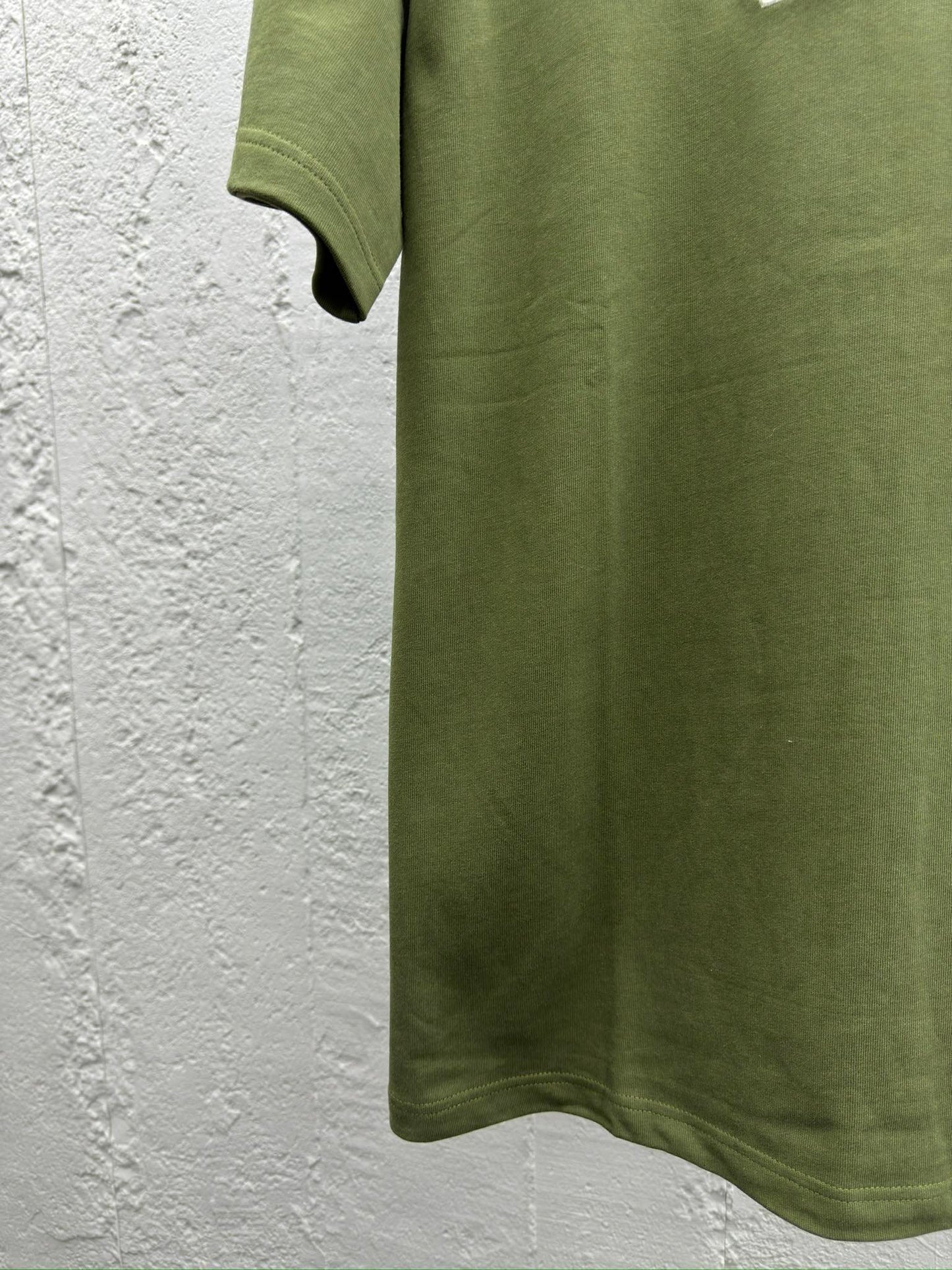 Manches courtes avec logo brodé hydrosoluble