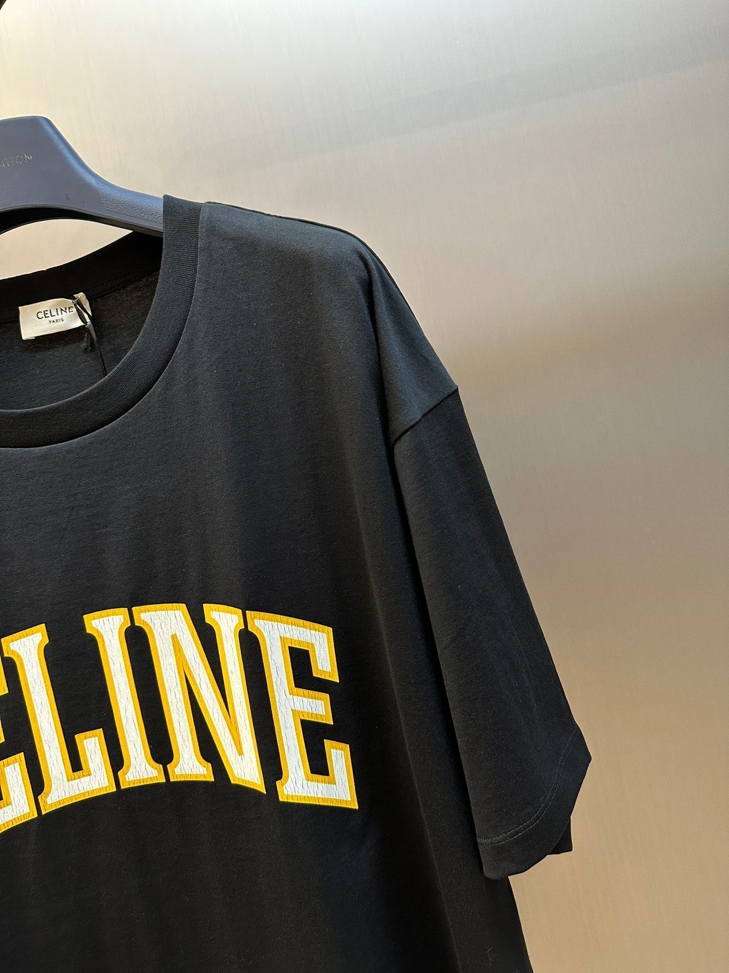 imprimé lettre craquelée manches courtes