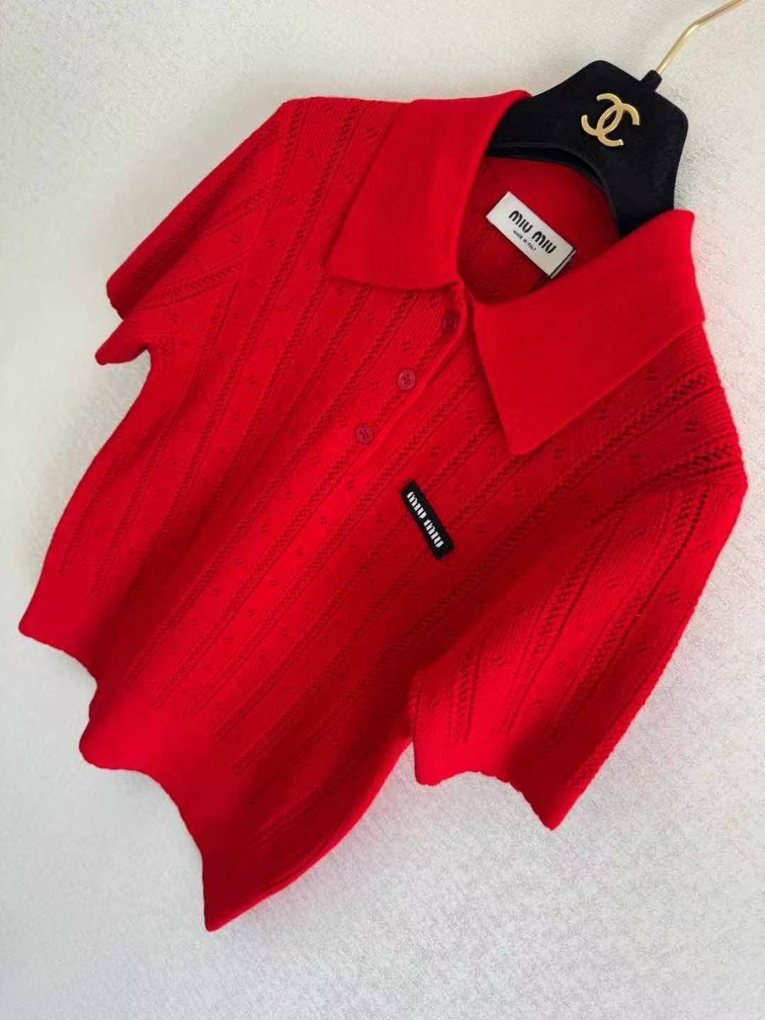 Polo en laine à manches courtes en maille ajourée verticale