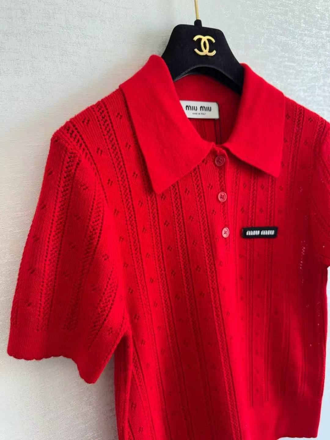 Polo en laine à manches courtes en maille ajourée verticale