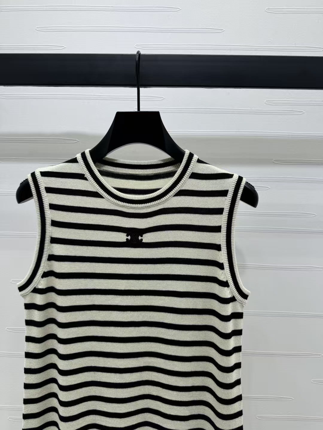 gestreiftes gestricktes Sommerkleid