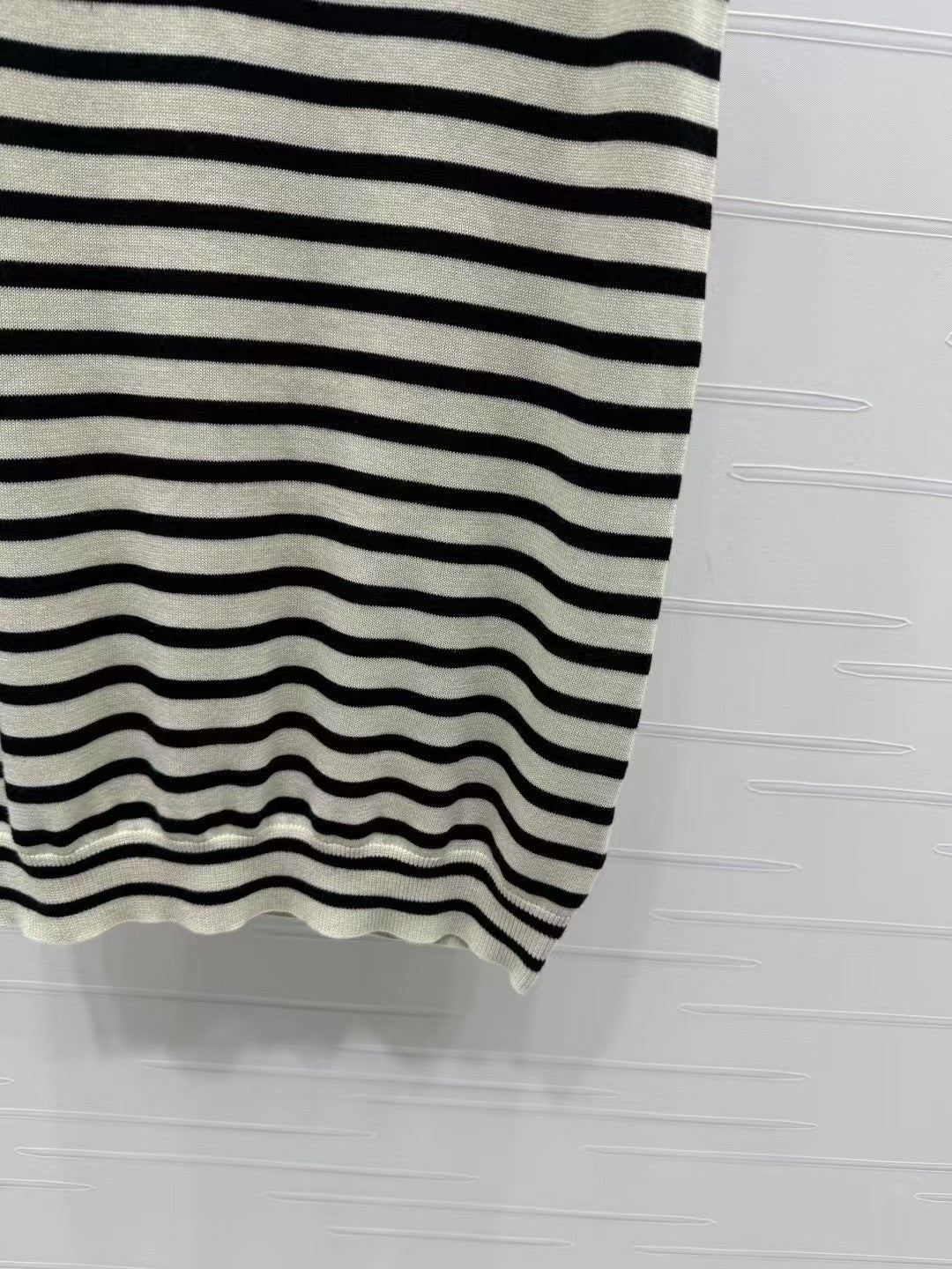 gestreiftes gestricktes Sommerkleid