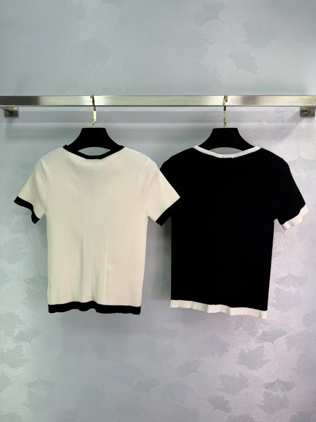 Manches courtes tricotées couleur panda