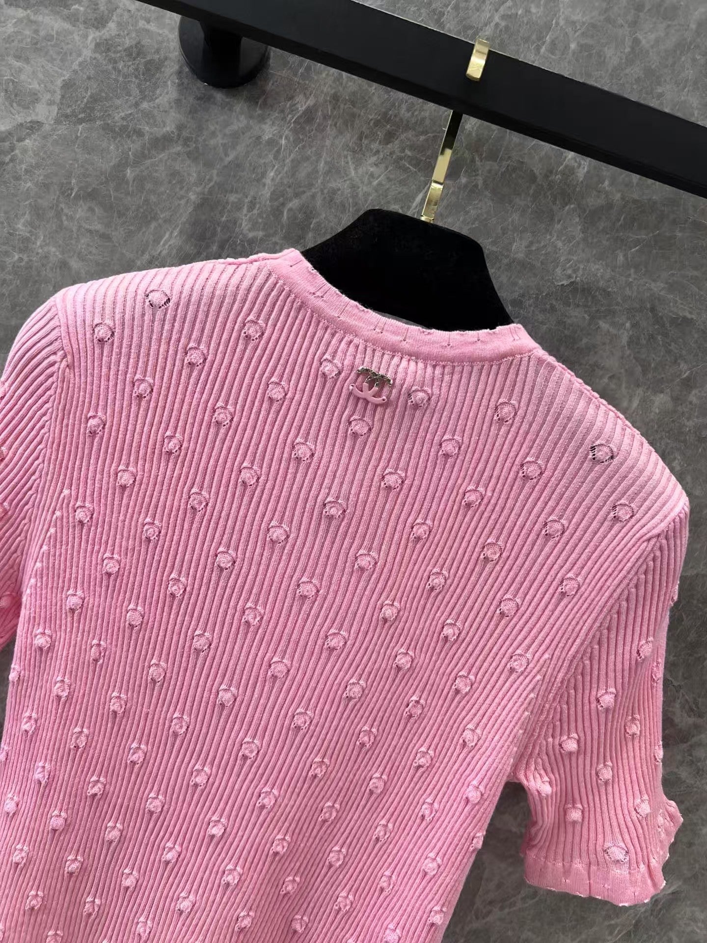 Manches courtes tricotées au crochet à pois 3D