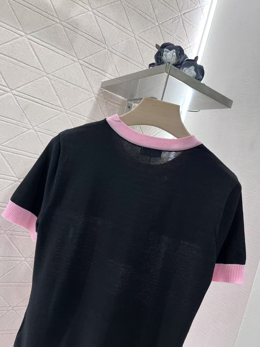 Gestreifte, kontrastierende kurze Ärmel