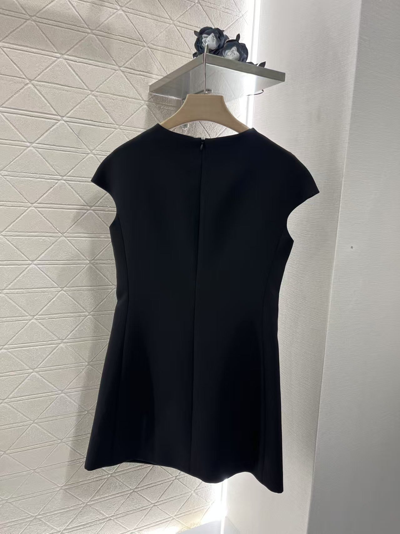 Kleid mit Schleife und kurzen Ärmeln