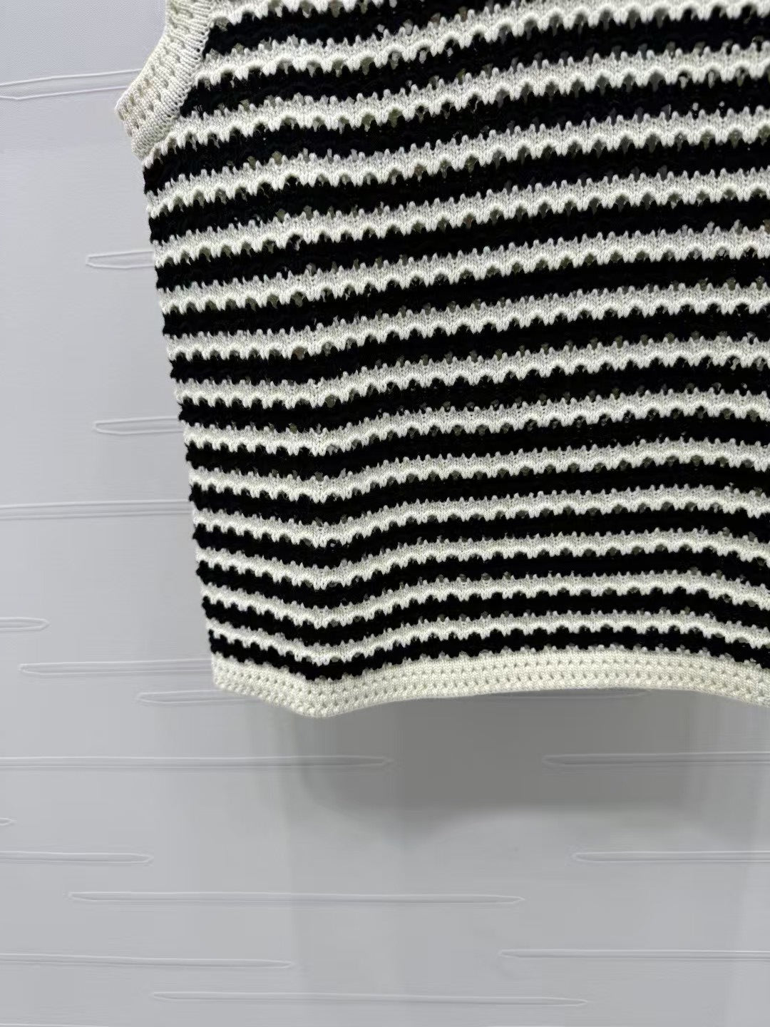 Gestreifte Strickweste