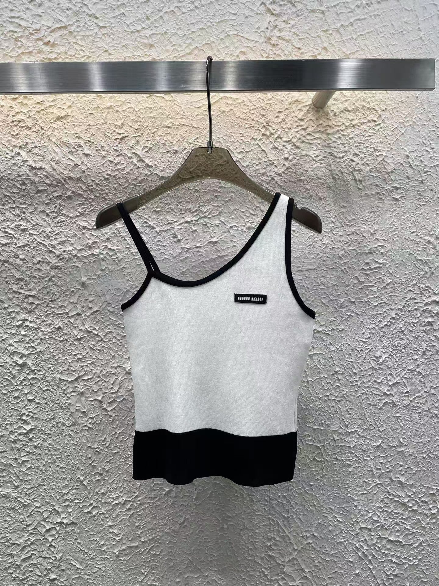 25 nouvelles bretelles tricotées à épaules obliques de printemps