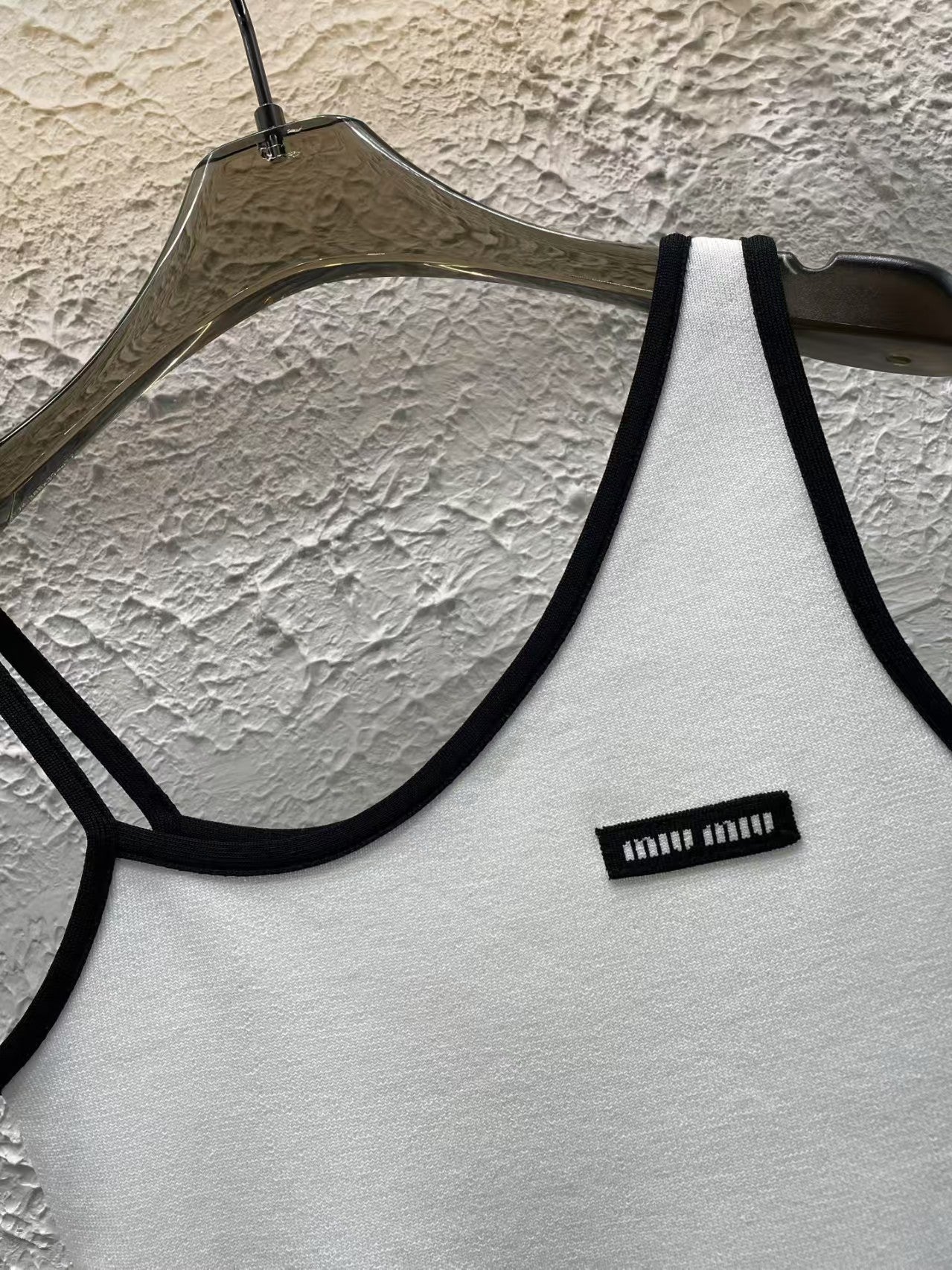 25 nouvelles bretelles tricotées à épaules obliques de printemps