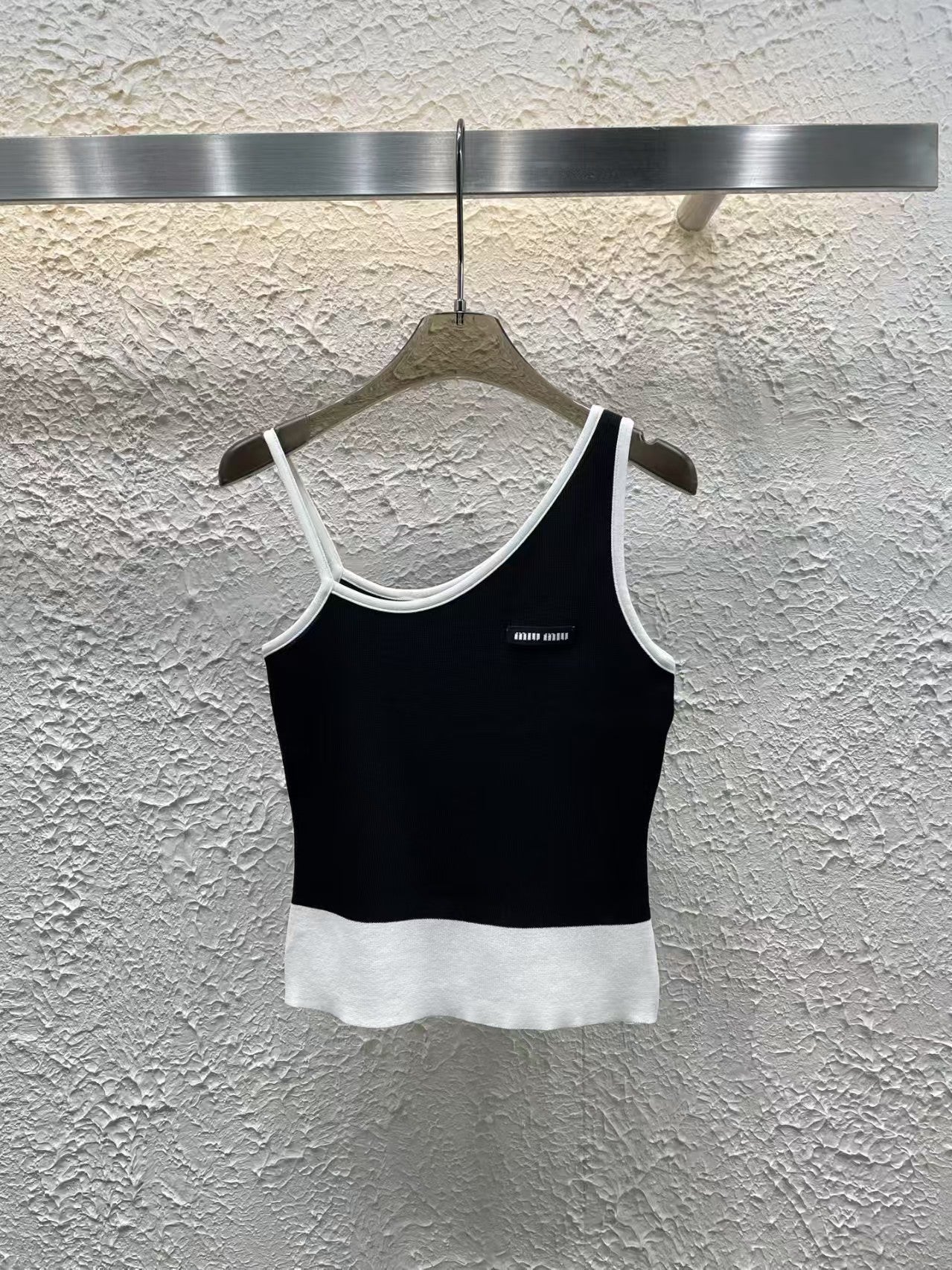 25 nouvelles bretelles tricotées à épaules obliques de printemps