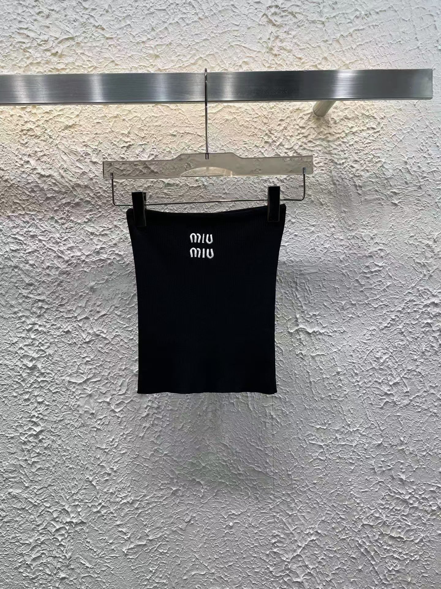 25Nouveau haut tube tricoté à lettres brodées pour le printemps