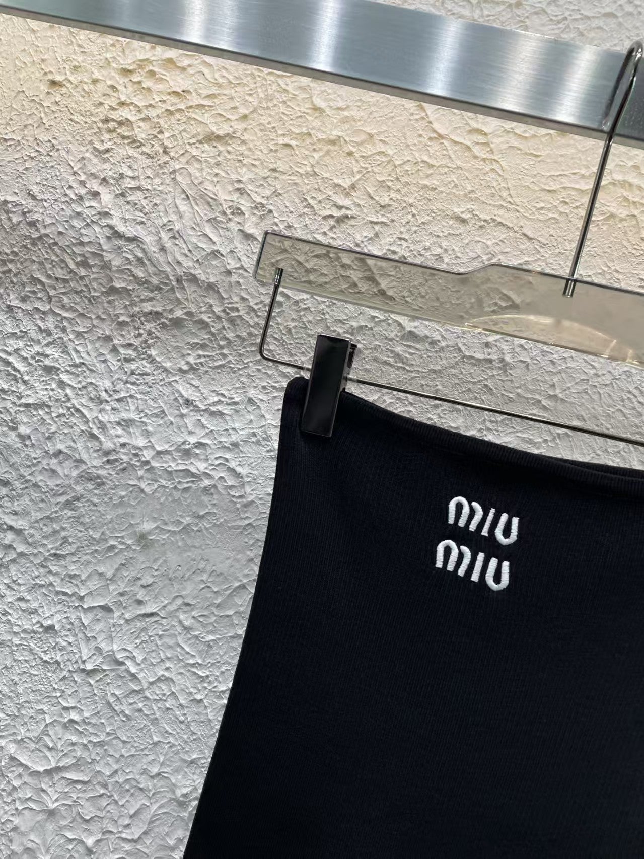 25Nouveau haut tube tricoté à lettres brodées pour le printemps