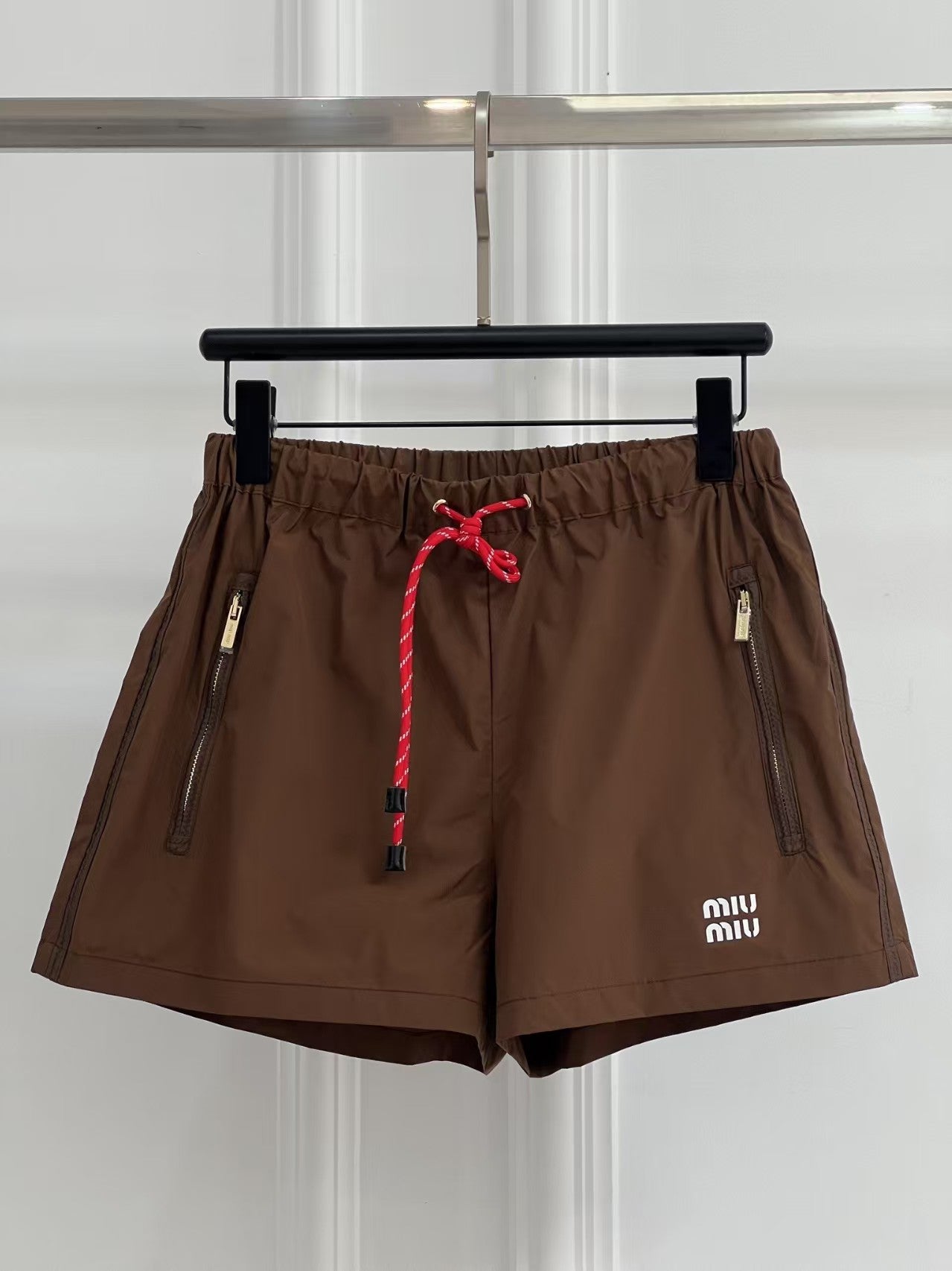 25 Frühes Frühjahr Neue Nylon-Shorts mit elastischer Taille