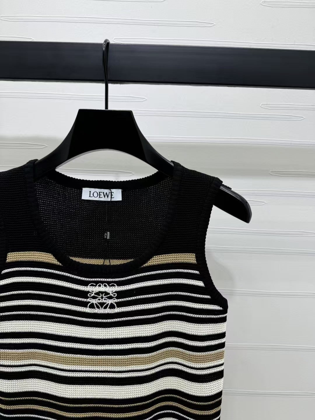 Gilet tricoté rayé à col en U printemps/été 25