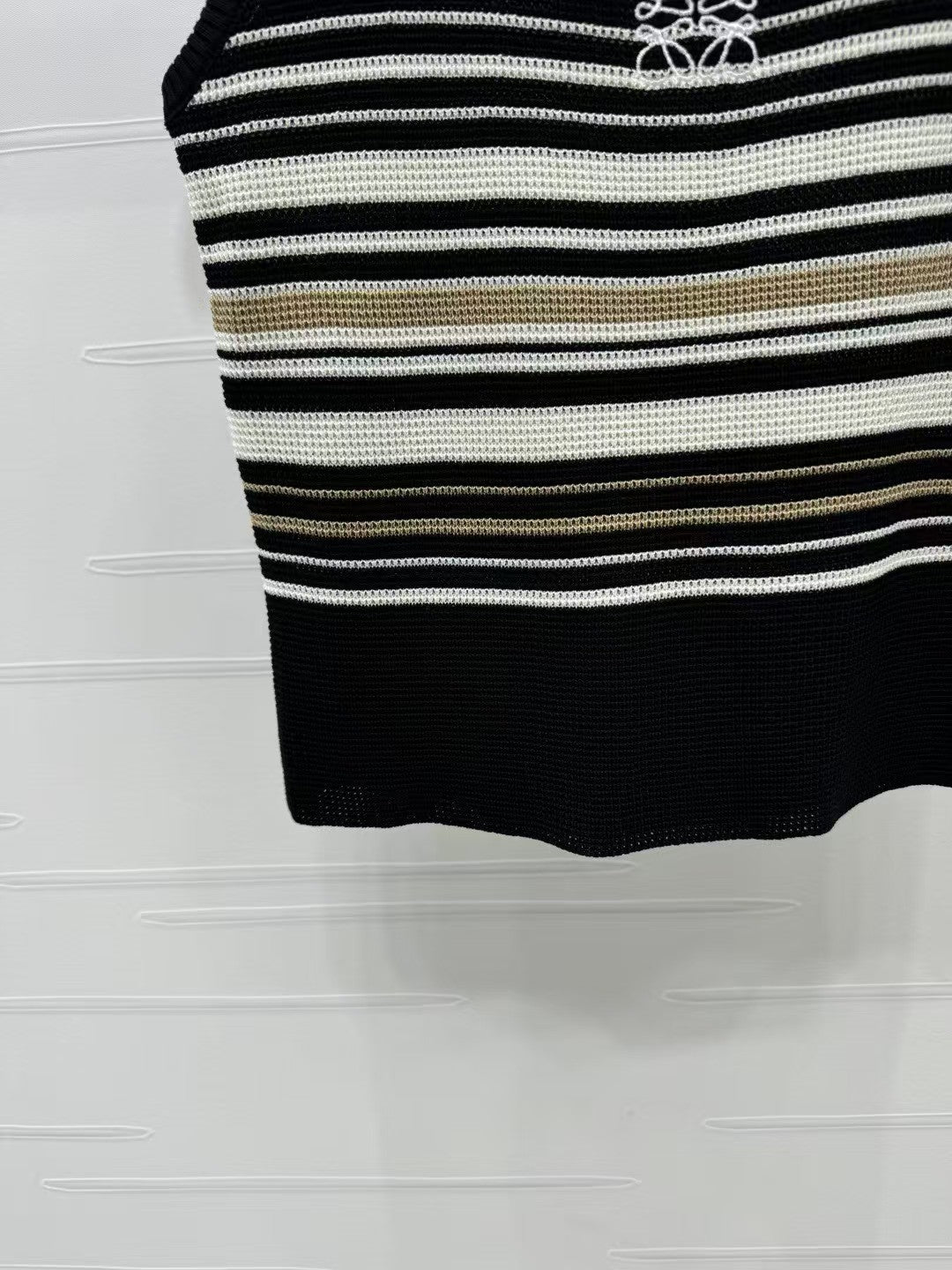 Gilet tricoté rayé à col en U printemps/été 25