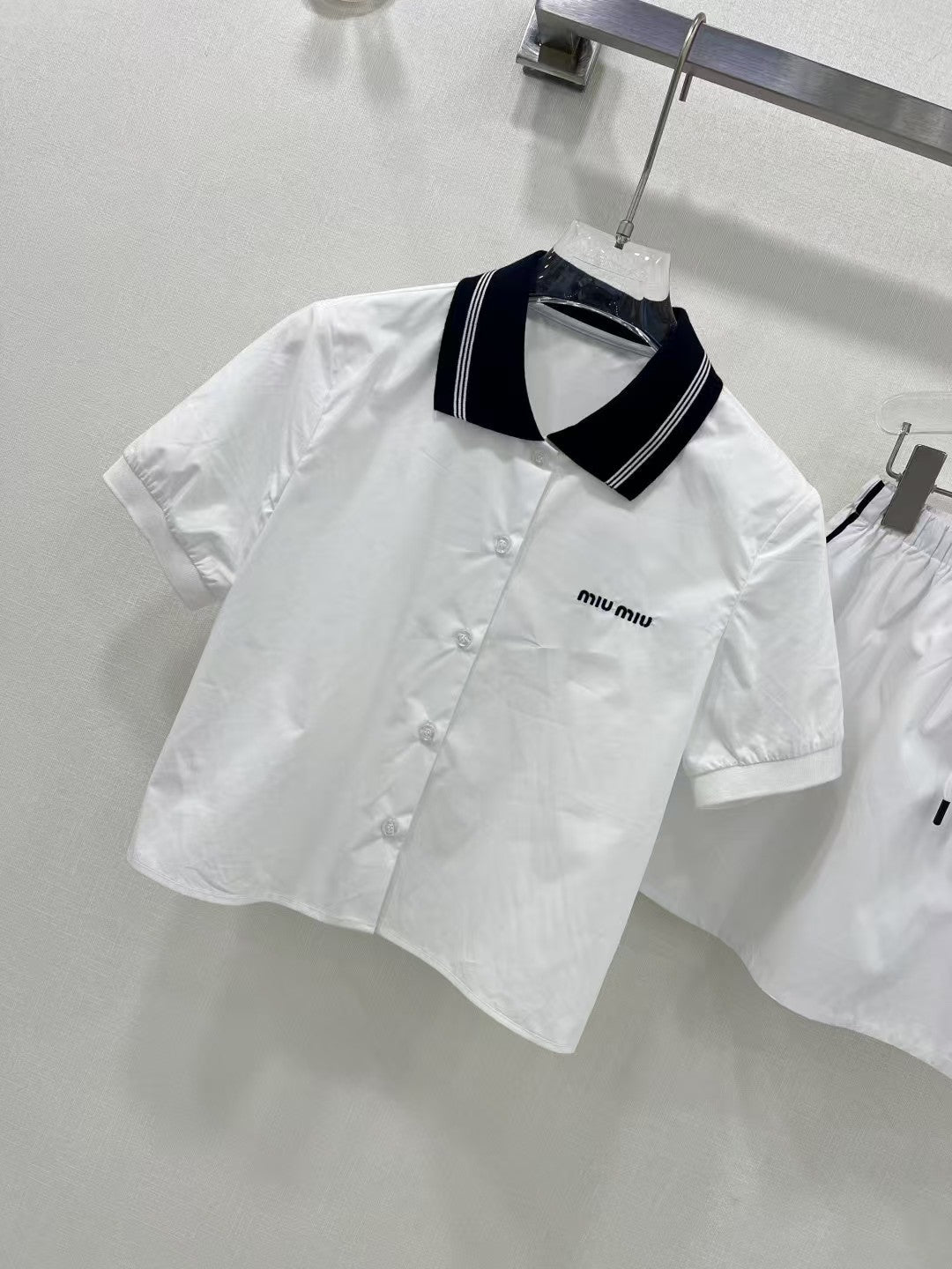 Costume tricoté bleu marine contrasté printemps/été 25