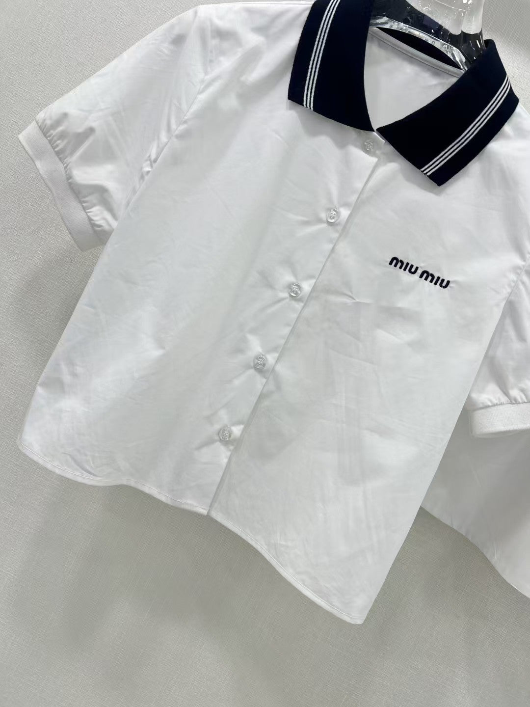 Costume tricoté bleu marine contrasté printemps/été 25