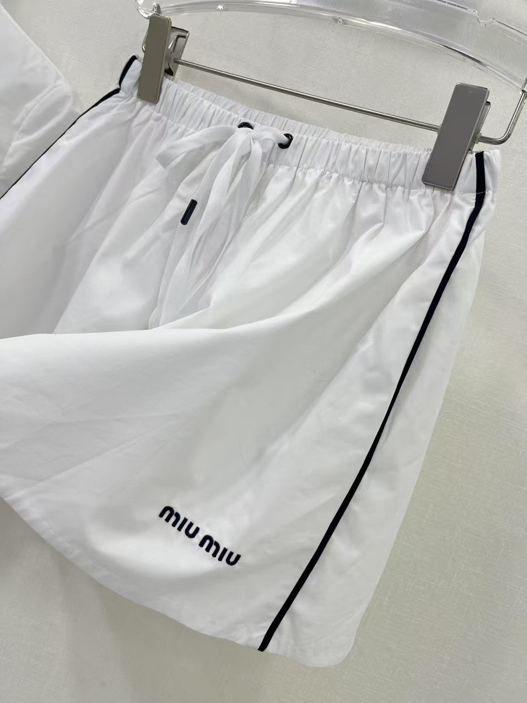 Costume tricoté bleu marine contrasté printemps/été 25