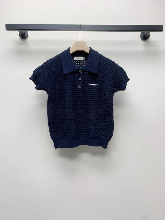 Pull tricoté à manches courtes avec lettres et boutons à revers 25ss