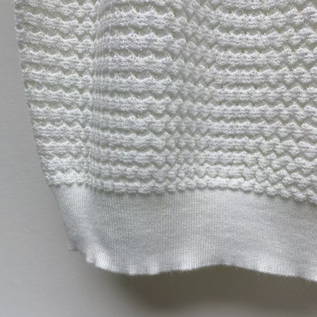 Pull tricoté à manches courtes avec lettres et boutons à revers 25ss