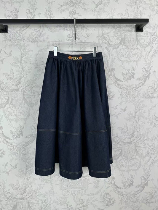 25 Jupe longue évasée en jean tendance pour le début du printemps