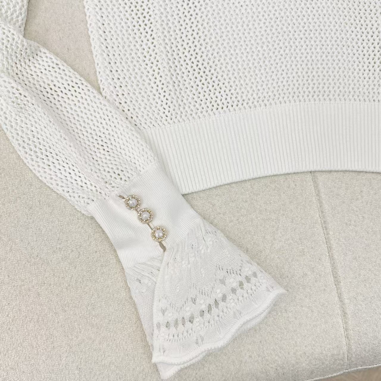 Cardigan en tricot à col en dentelle et volants de début de printemps