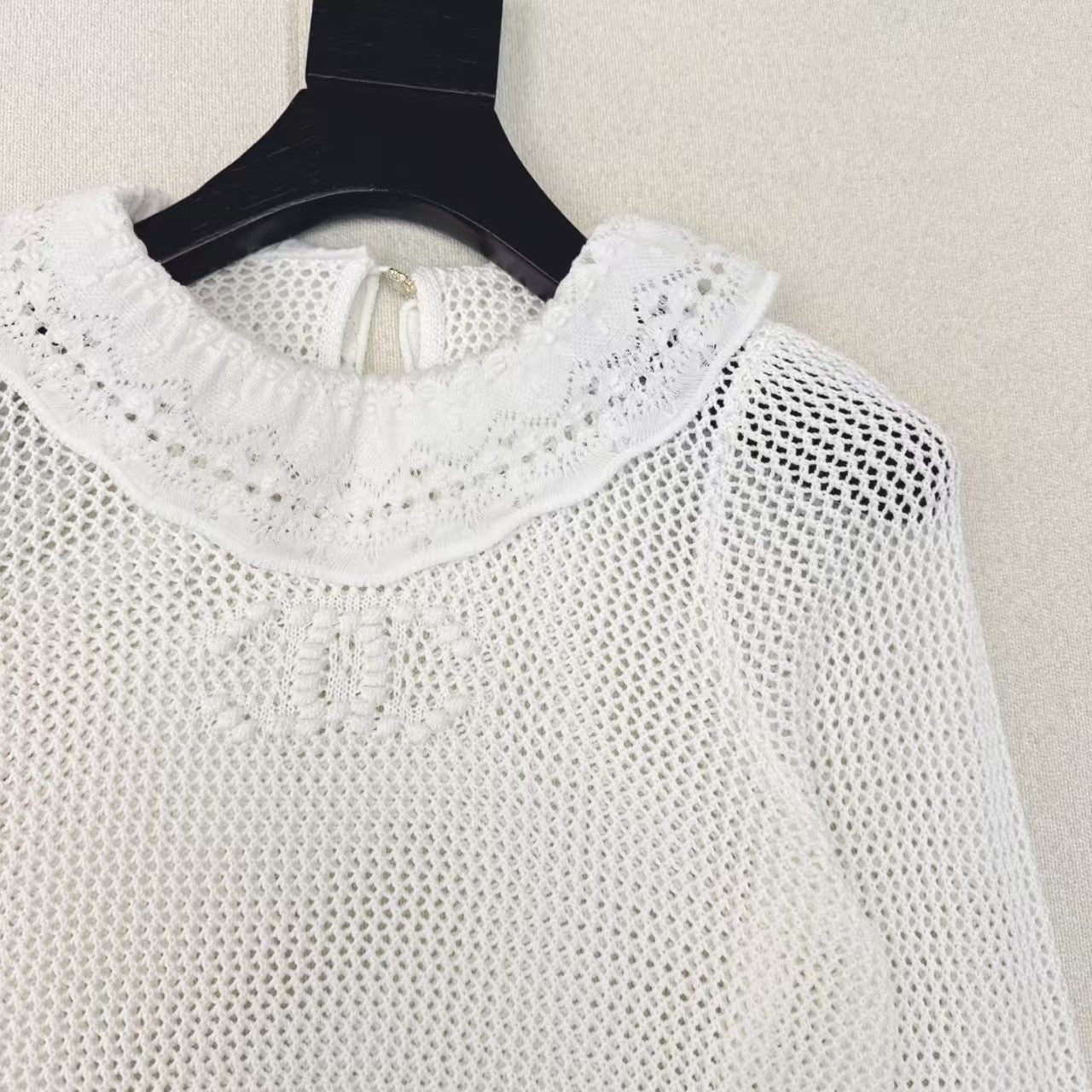 Cardigan en tricot à col en dentelle et volants de début de printemps