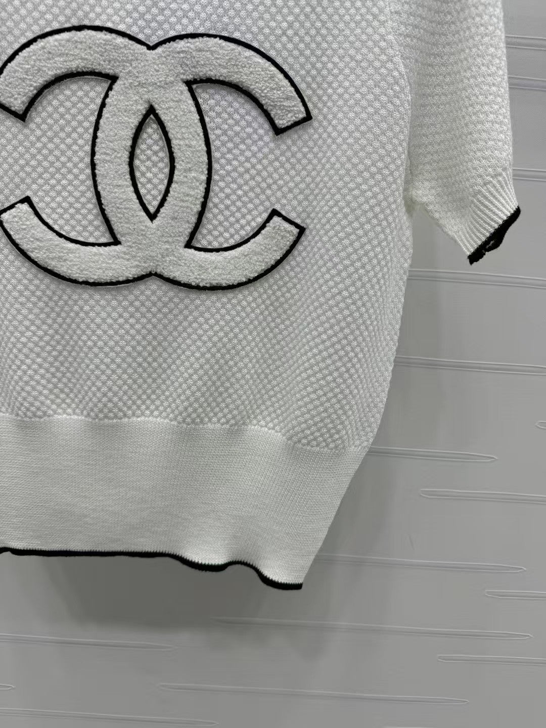 Round neck contrast color double  knitted short sleeves