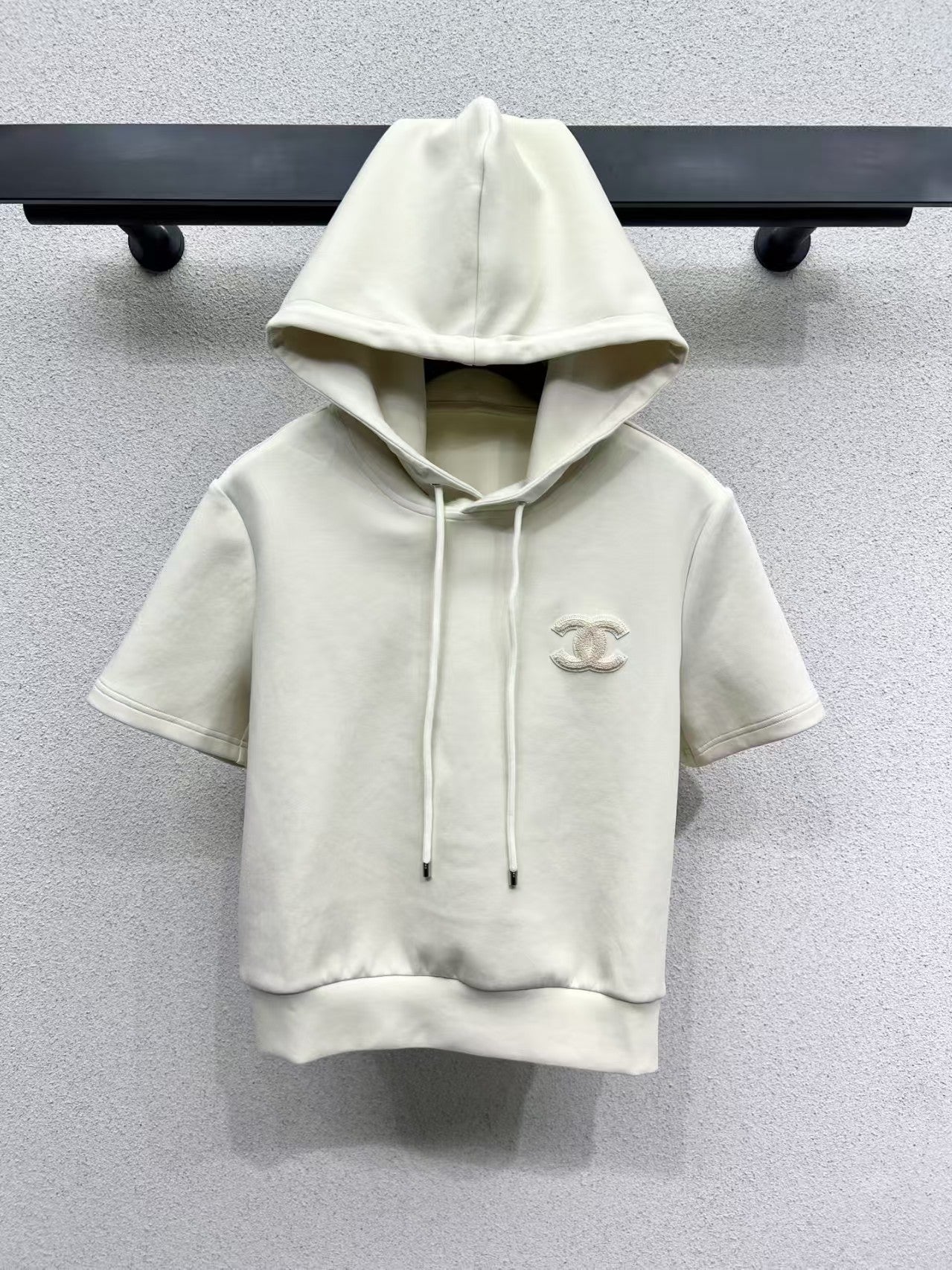 Ensemble de 25 sweats à capuche à manches courtes