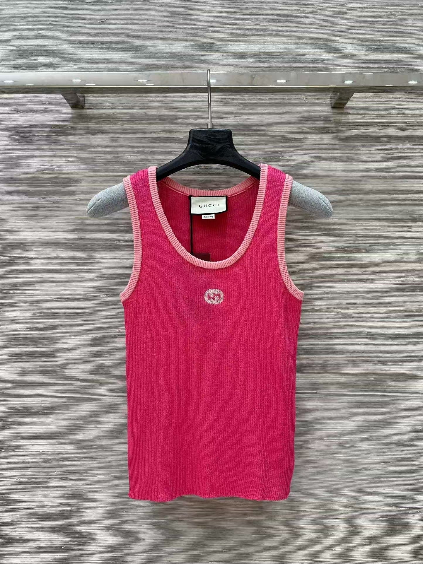 25 gilets tricotés brodés vintage