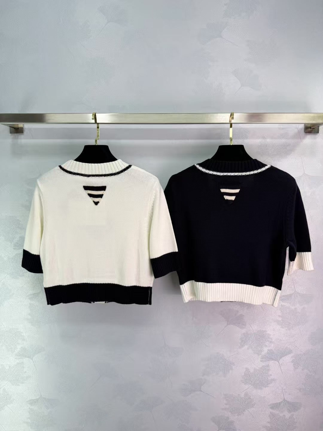 Cardigan tricoté de couleur contrastée