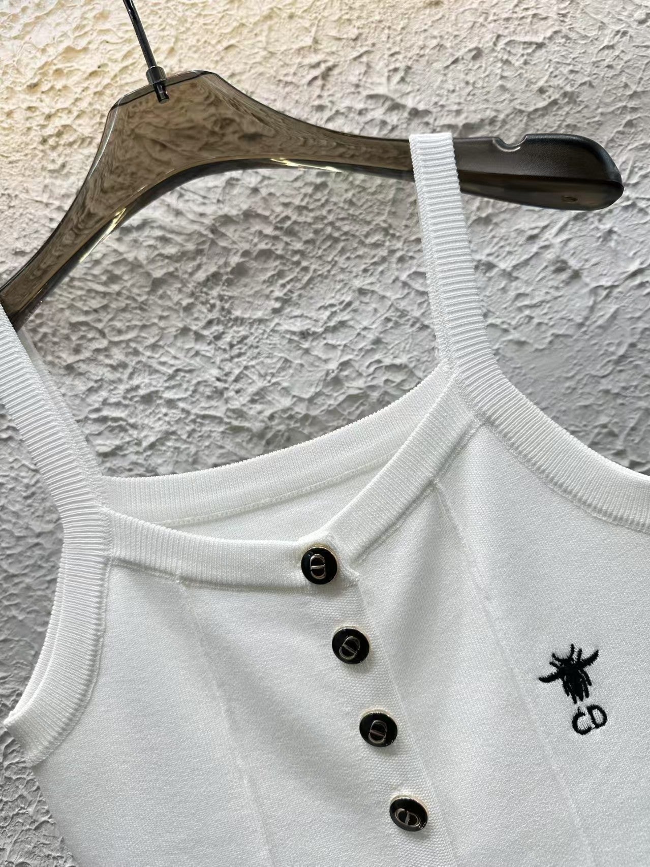 Gestrickte Hosenträger mit Knöpfen