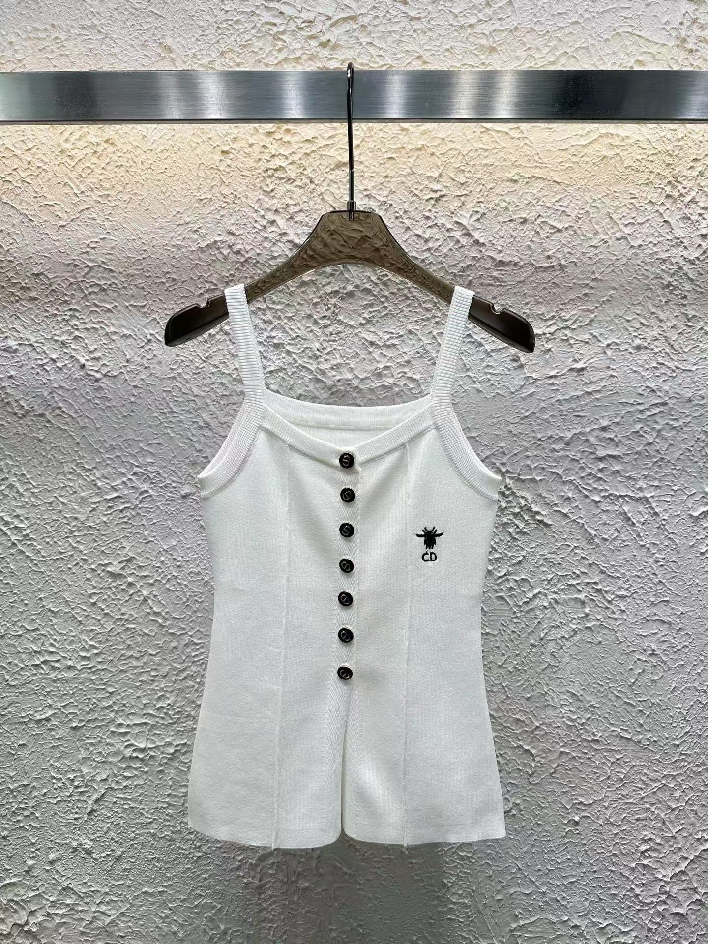 Gestrickte Hosenträger mit Knöpfen