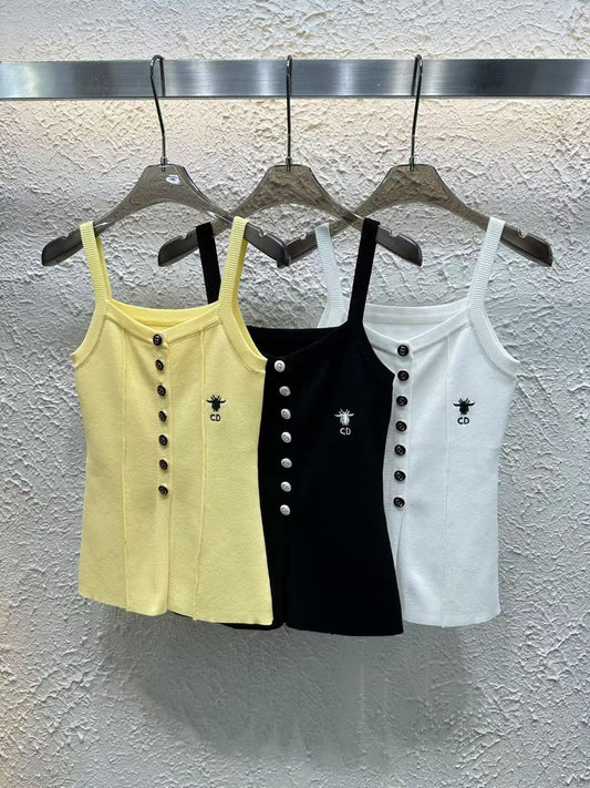 Gestrickte Hosenträger mit Knöpfen