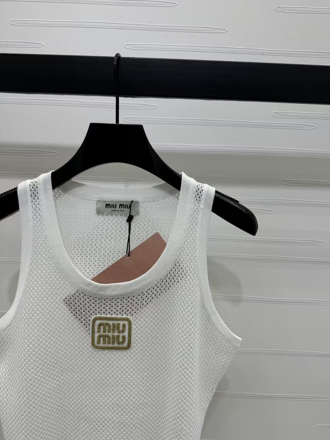 Hohle Strickweste mit Rundhalsausschnitt