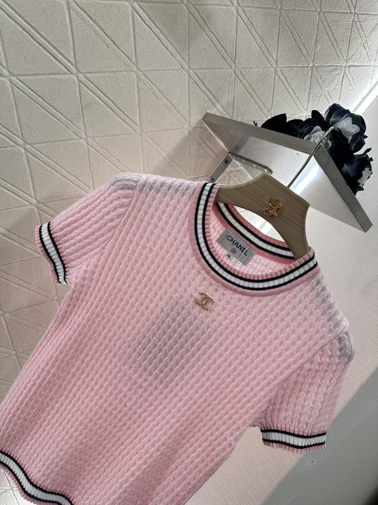 Pull ras du cou en tricot à manches courtes