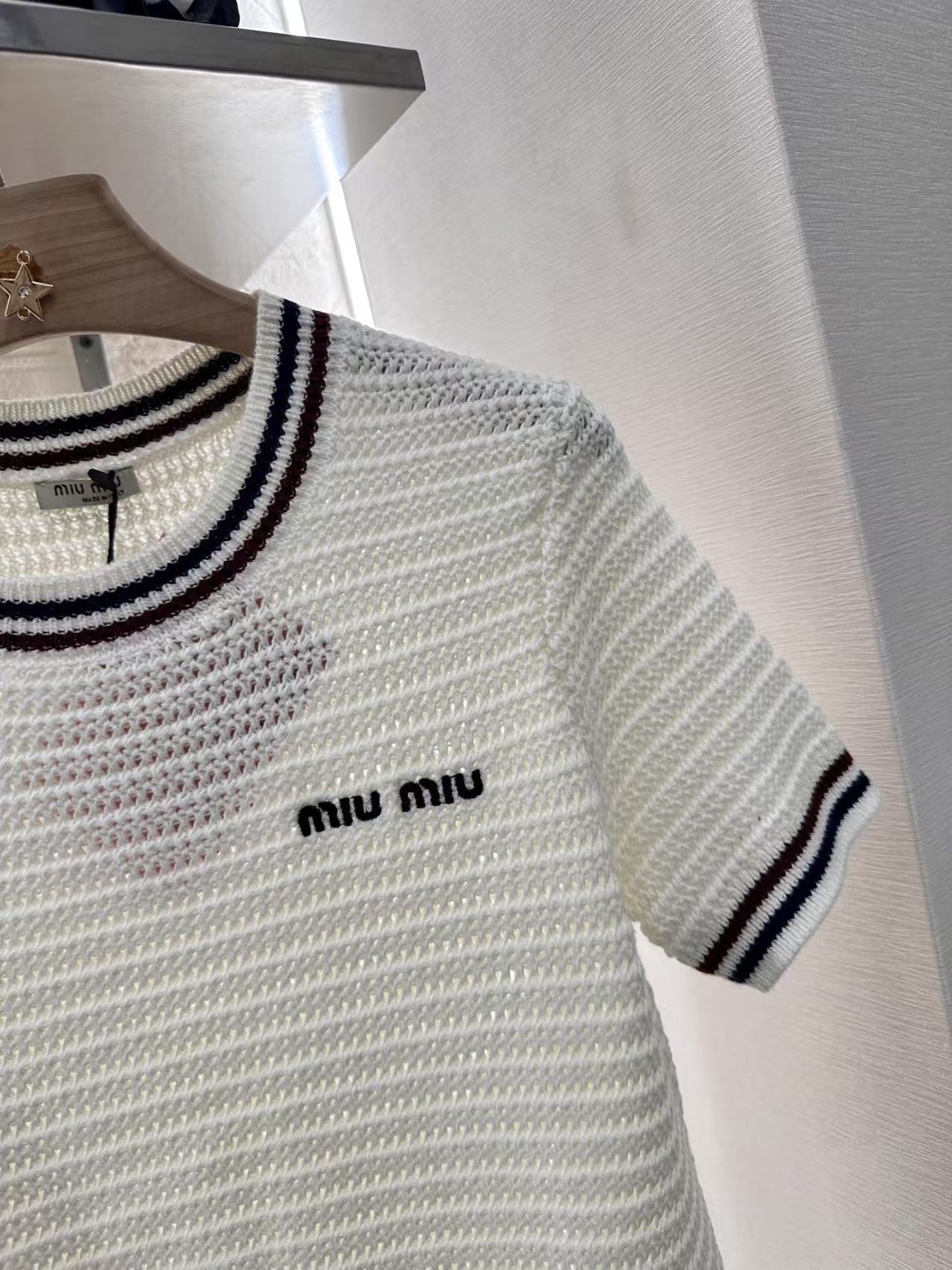 Hohlstrick-Rundhalsausschnitt, kurze Ärmel