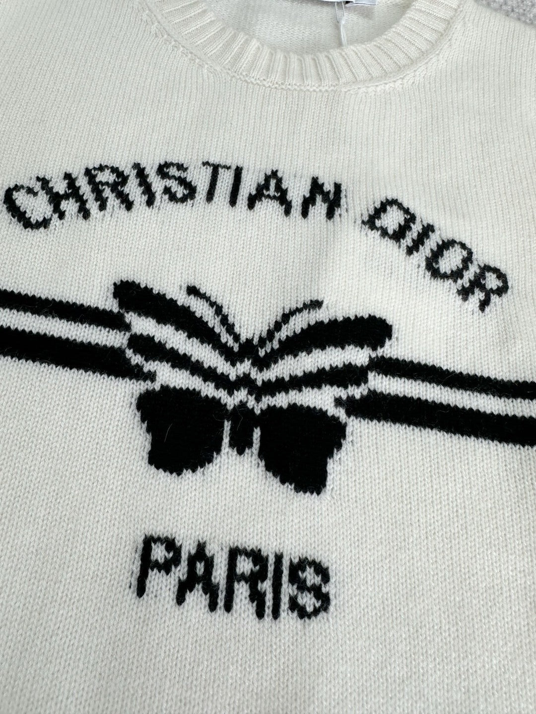 Gestricktes Kurzarmhemd mit Schmetterlingsmuster