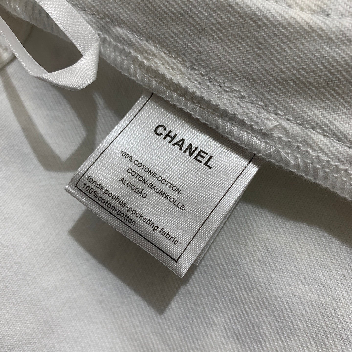 Bas bi-textile : short en jean imprimé + mini-jupe en tricot