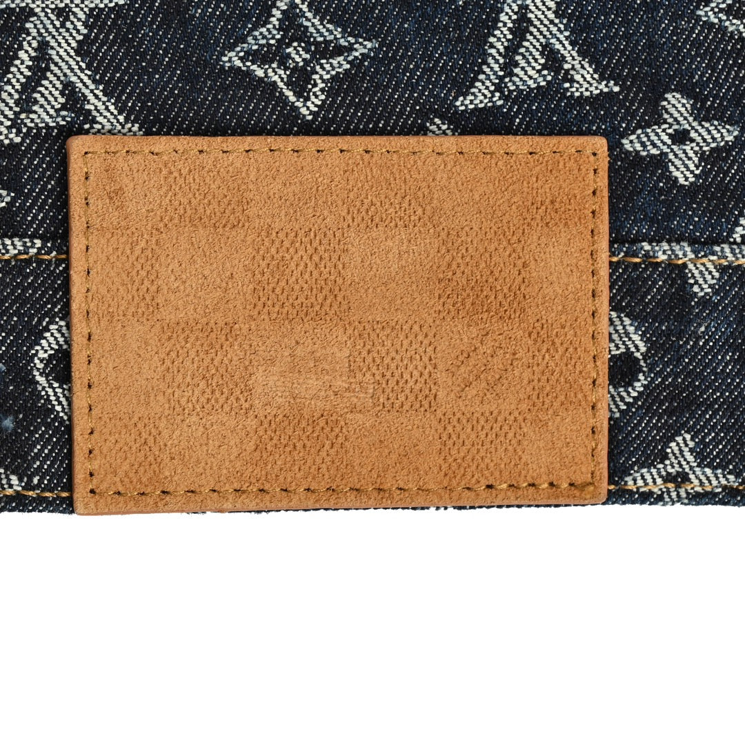 Jean coupe droite 24Fw en jacquard imprimé intégral et résistant, avec boutons nacrés