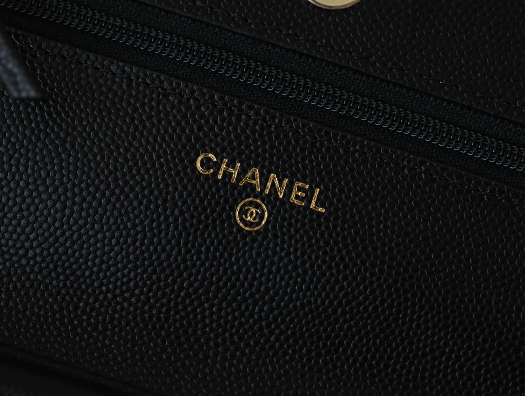 Portefeuille sur chaîne WOC caviar noir