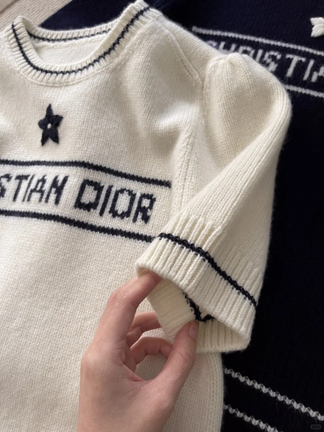 Chemise à manches longues brodée en tricot de laine