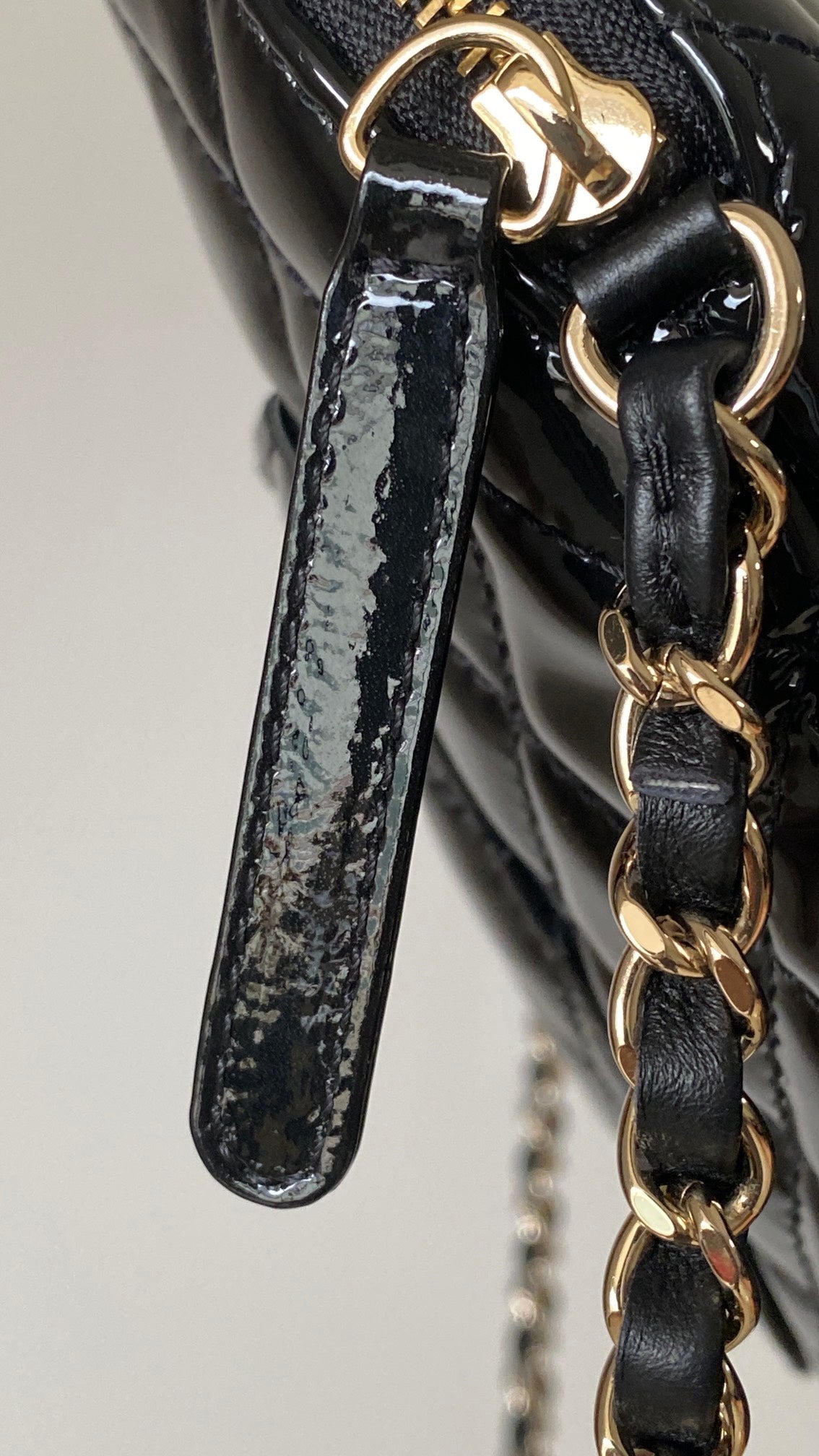 Kleine Handtasche aus Kalbslackleder