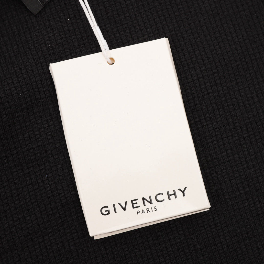 Hose in Kontrastfarbe