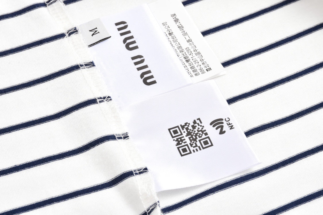 Gestreifte lange Ärmel