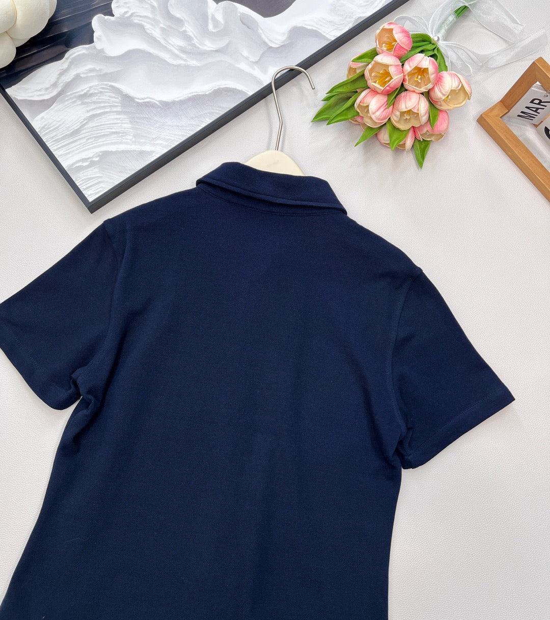 Einreihiges Poloshirt mit Mikro-Logo-Stickerei und Baumwoll-Piqué