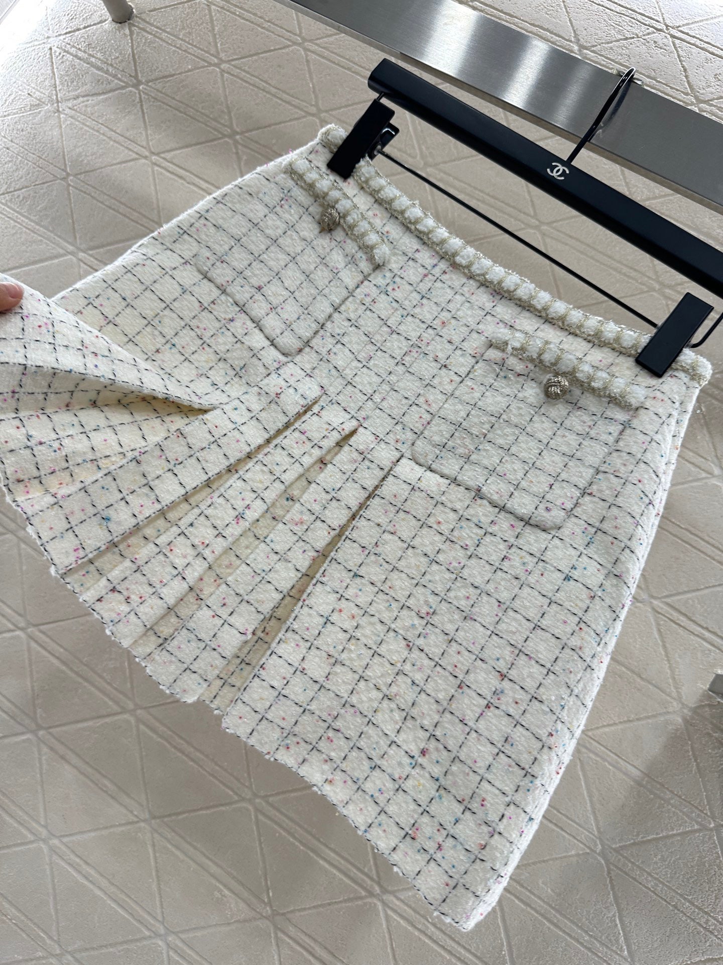 Set aus Kleid, Jacke und Rock mit Knoten