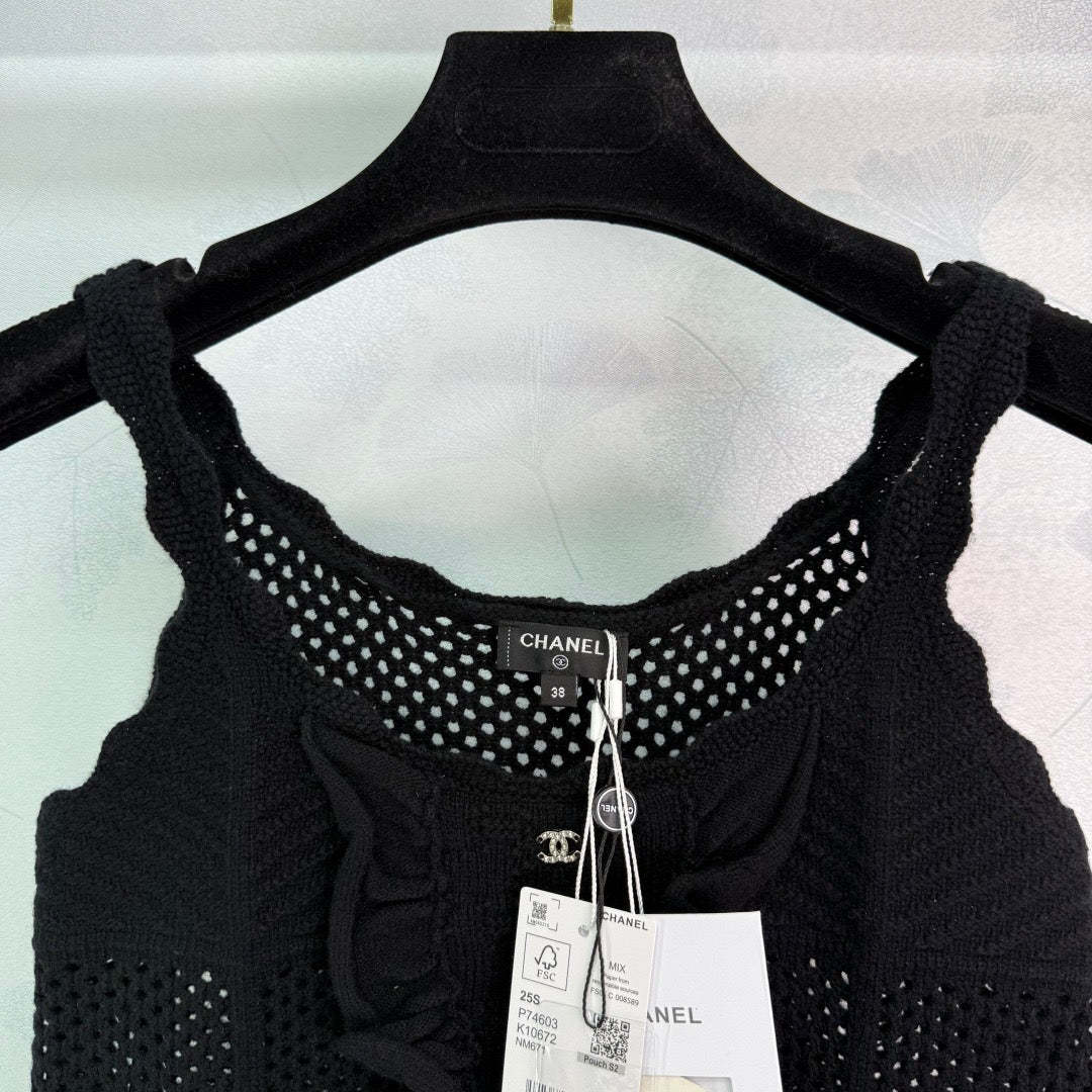 Black hollow suspenders