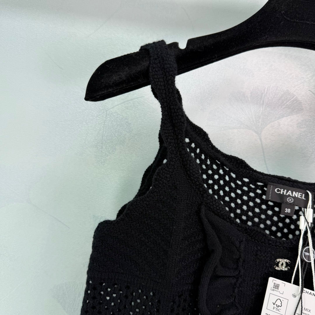 Black hollow suspenders