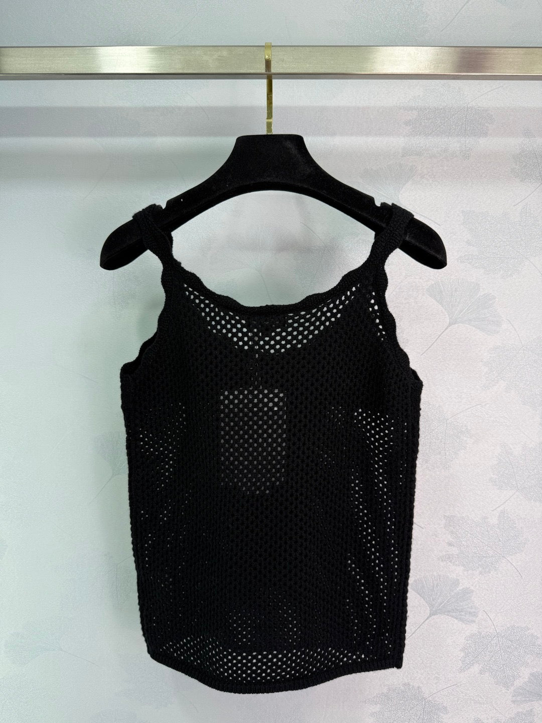 Black hollow suspenders